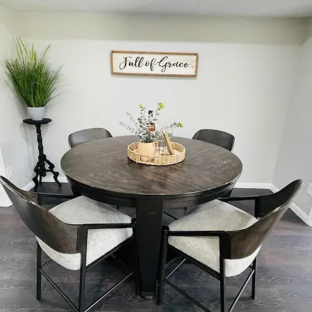 Modern & Spacious Apartment In West Houston Close To City Attractions